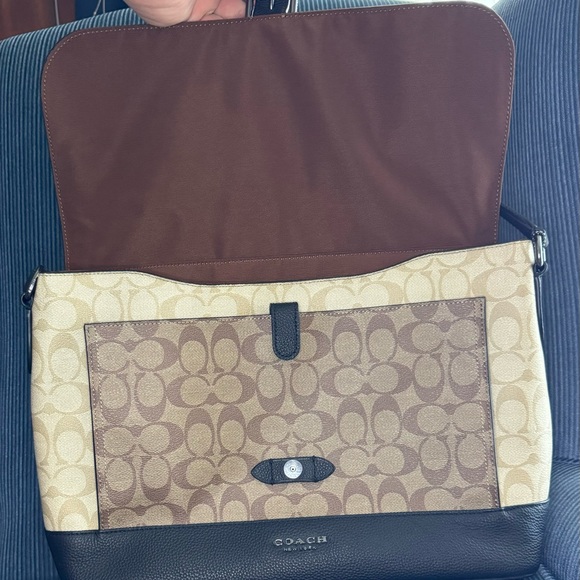 Coach messenger bag. - Picture 3 of 4